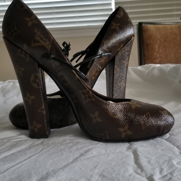 Louis Vuitton pumps - Picture 2 of 8